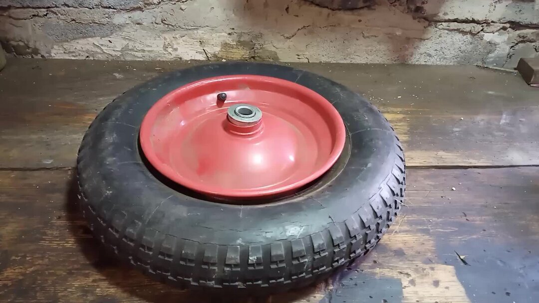 Колесо у садовой тачки больше не спустит. Показываю как починить | Дом ...