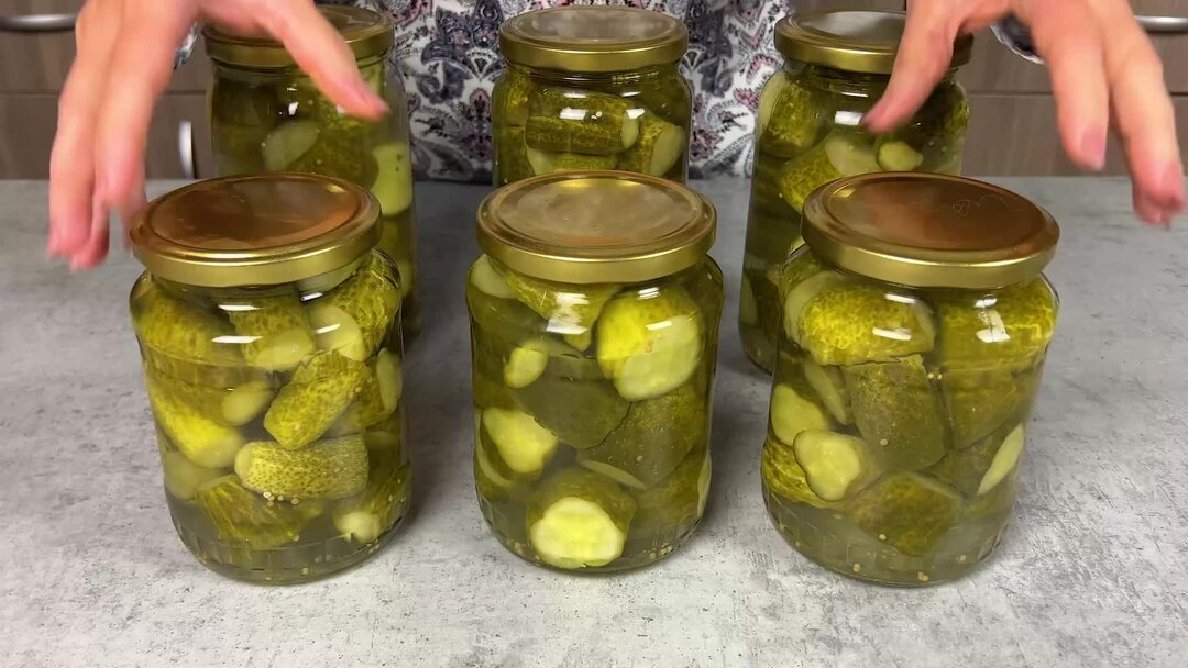 Огурцы по фински на зиму вкусный рецепт. Огурцы по-фински на зиму. Огурцы по фински. Маринад для огурцов без уксуса. Маринованные огурцы по фински