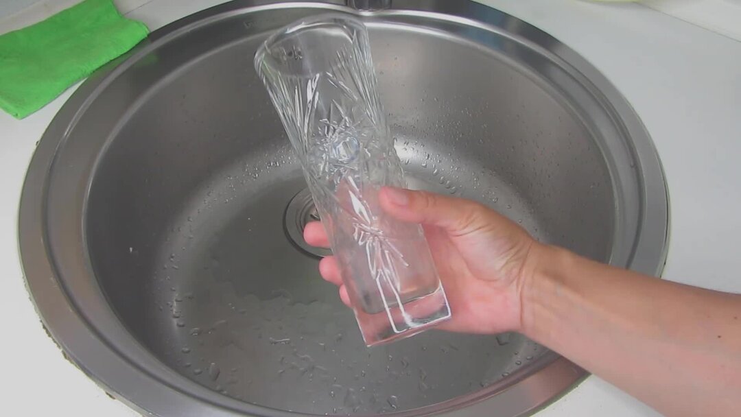 Как почистить хрустальную вазу внутри от помутнения, желтизны, белого ...