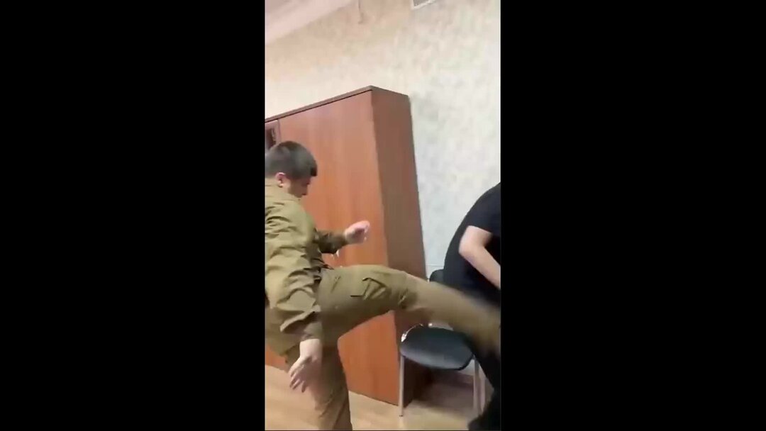Избивали никиту. Сын Кадырова избил Никиту. Сынок Кадырова избил. Избиение Журавеля сыном Кадырова