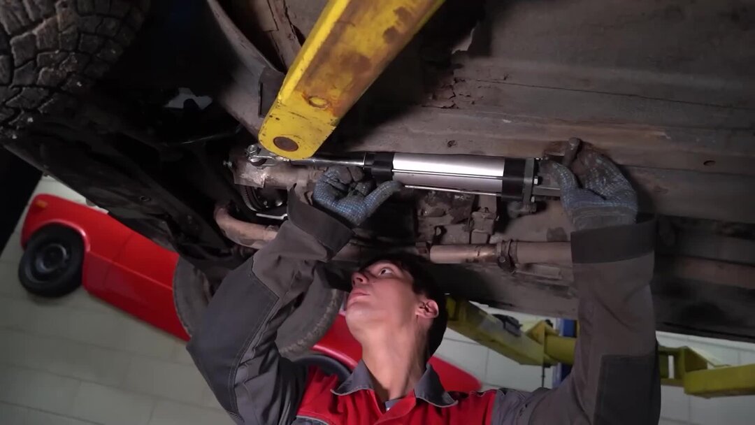 Выжимаю сцепление кнопкой - видели такое? Новое изобретение Гаража 54 ...