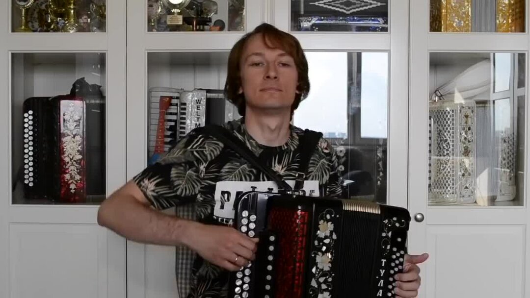 гармонь юрия шатунова. уханов баянист павел баянист. шатунов у малахова 2021. 07. гармонь юры шатунова.