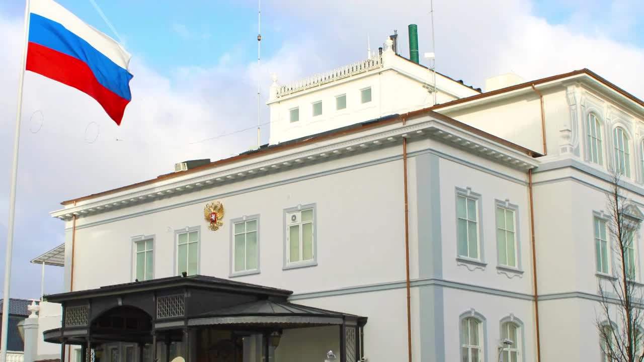 Отдел посольства рф в. Русское посольство в Дании. Территория посольства РФ В Дании. Посольство Мексики в Копенгагене. Посольство РФ В Словении 2003 год праздник.