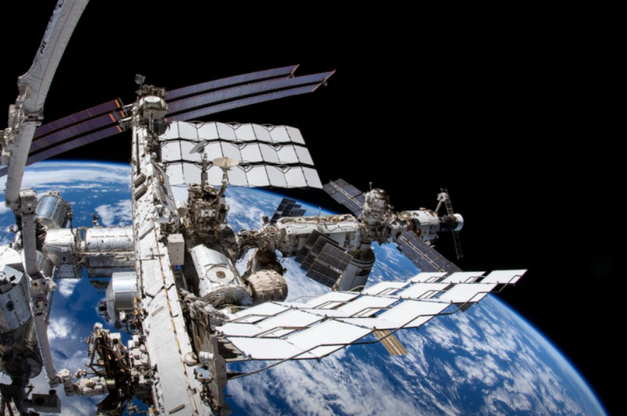 Орбитальная станция салют-7. Разведывательные спутники. 12 июня спутник. 12 июня спутник. Мкс.