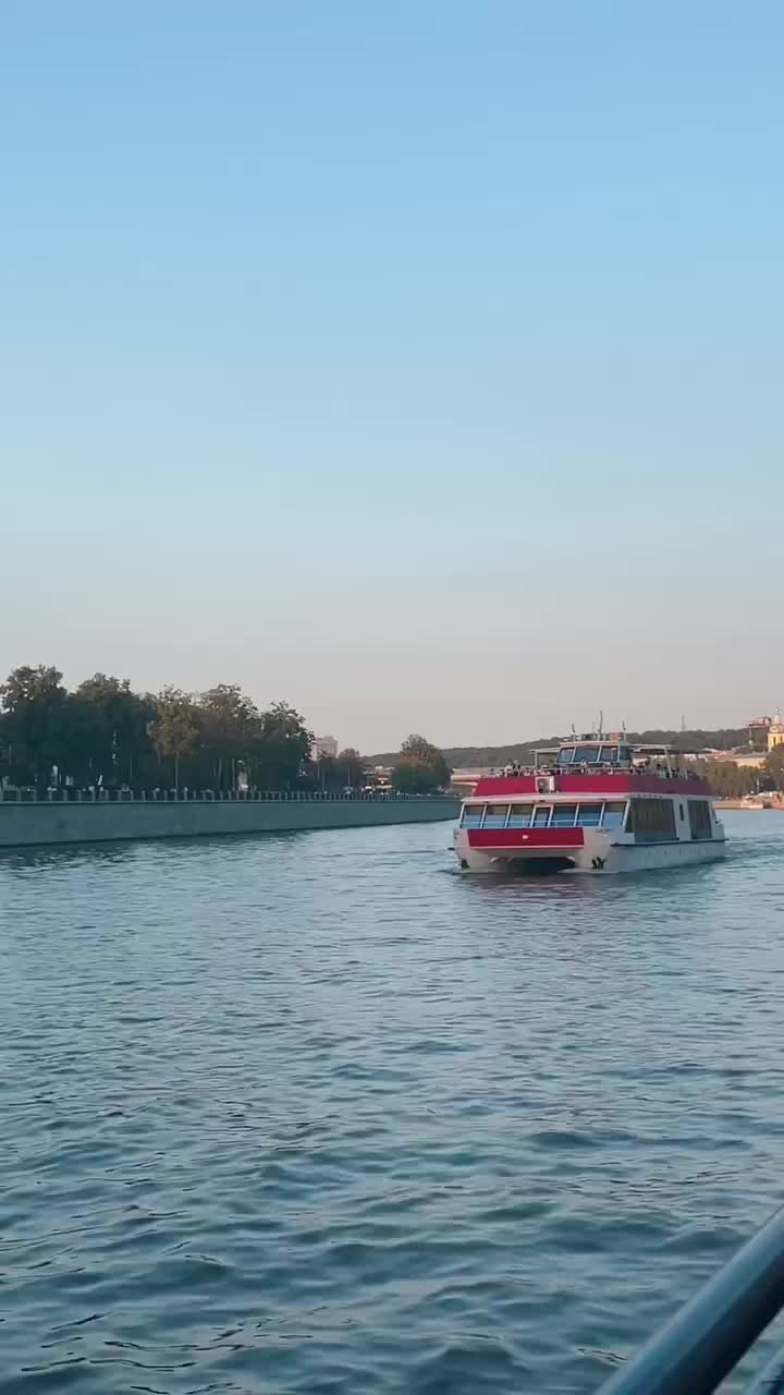 Горбилет нижний новгород. Теплоход Соболь Москва. Теплоход Соболь.