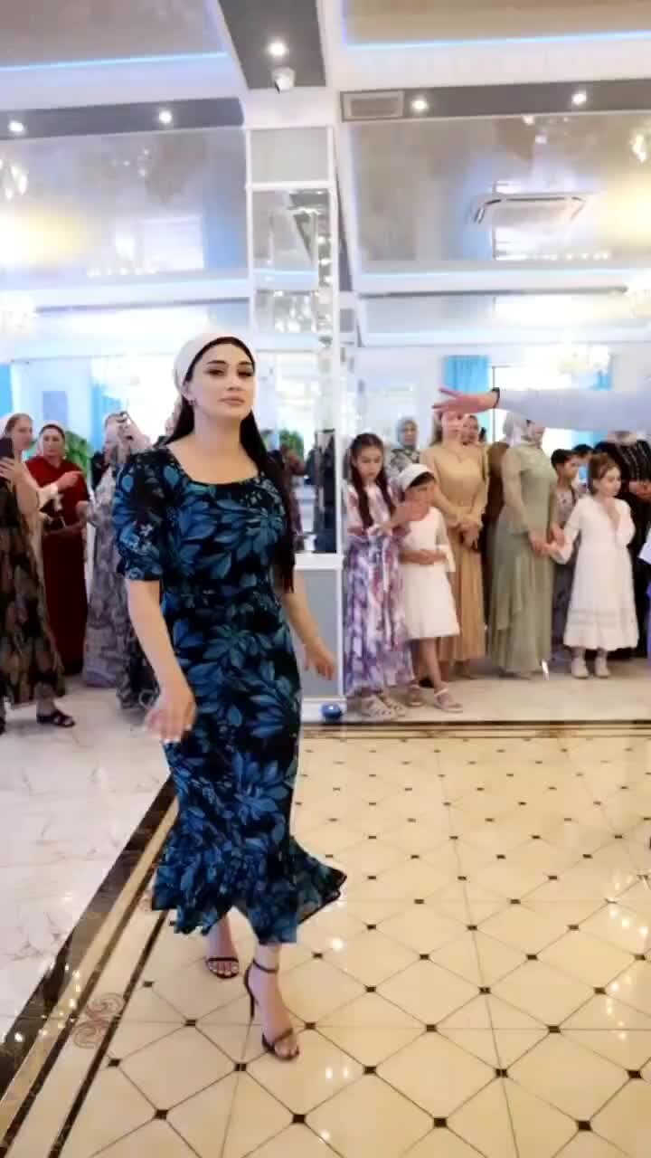 Мир искусства и культуры Кавказа | Красивая стройная чеченская невеста  танцует | Дзен