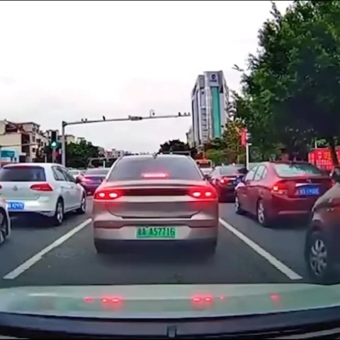 пдд поворот налево на перекрестке. пропускать пешеходов при повороте. помеха справа. уступать трамваю пдд. правила проезда перекрестков.