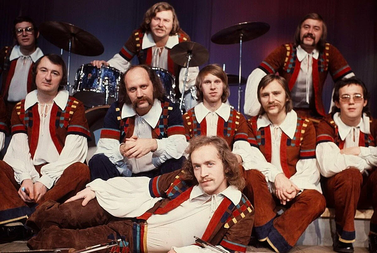 белорусские песняры чернявая. группа песняры 2021. белорусские песняры мулявин и дайнеко. белорусские песняры чернявая. песня чернявая белявая а третья.