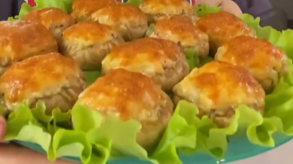 Молоко 150 мл. Сколько в столой лодке гр. 50 миллилитров. 200 гр сыра. Как выглядит 60 грамм.