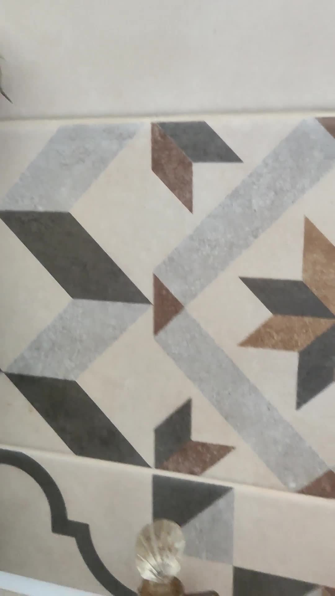 Красивая маленькая ванная комната. Бюджетная ванная комната. Отделка ванной. Ванная комната плитка бюджетный вариант. Бюджетная отделка ванной комнаты.