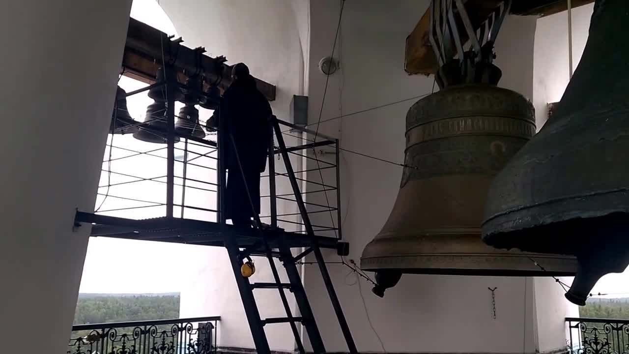 Красивый колокольный звон Красивый колокольный звон