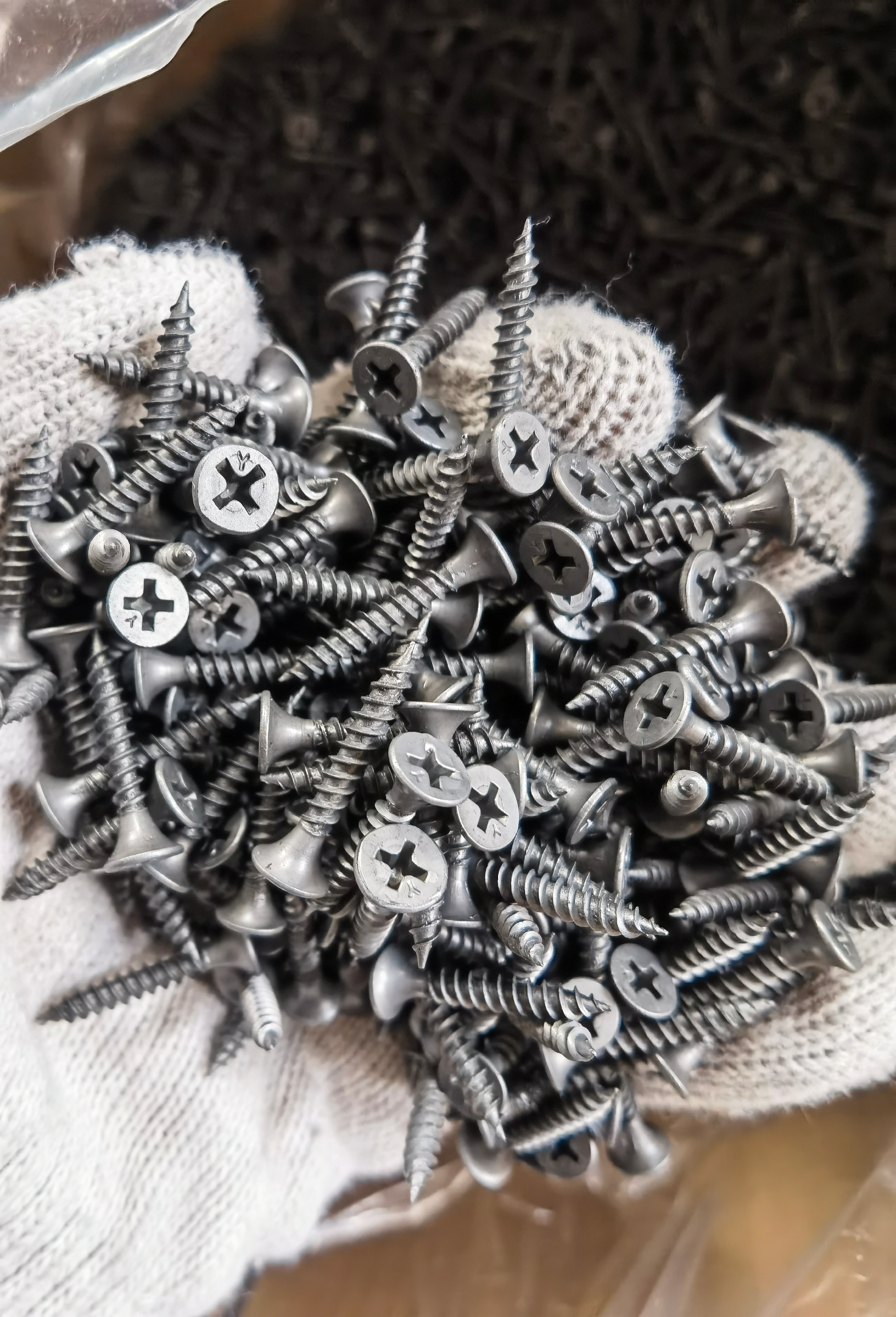 Завод шурупов. Завод по производству станок для саморезов. Цех производства самарез. Оптовое производство. Станки производство перфорированного крепежа.