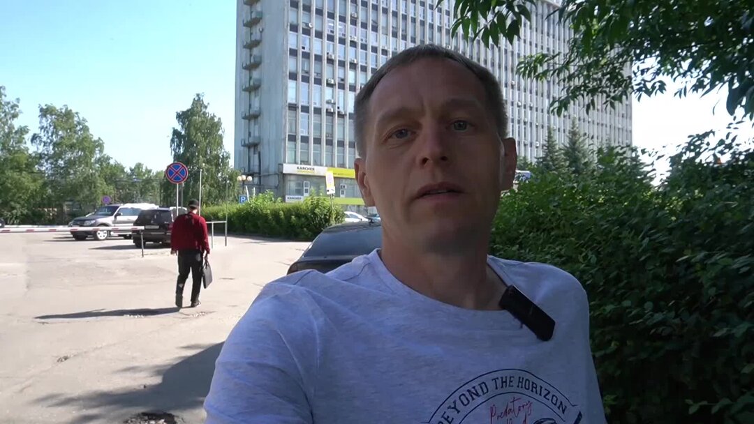 Приехал на завод "УАЗ", чтобы посмотреть цены на новые автомобили ...