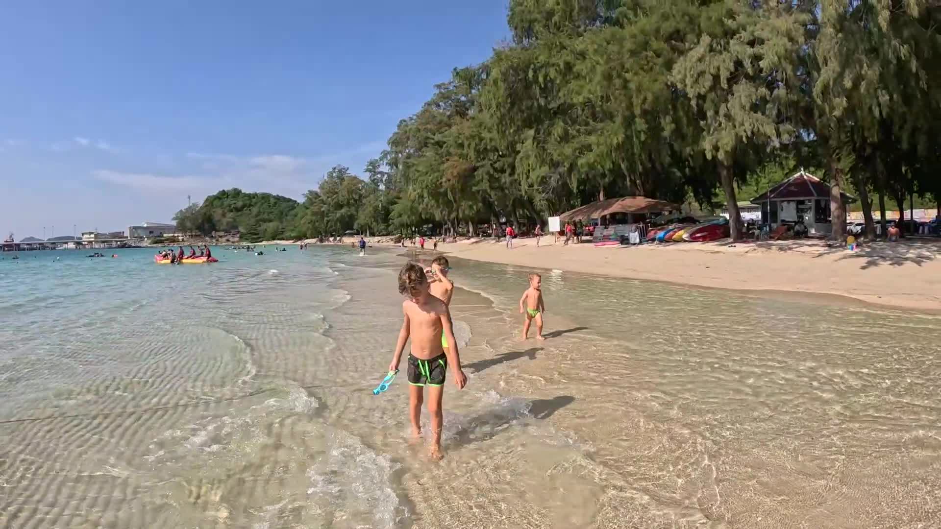 Пляж танцующей девушки Паттайя. Паттайя девушки.