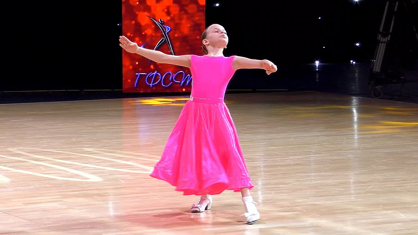 хореография для детей. детские танцы. школа балета для детей. много девочек. хореография для дошкольников.