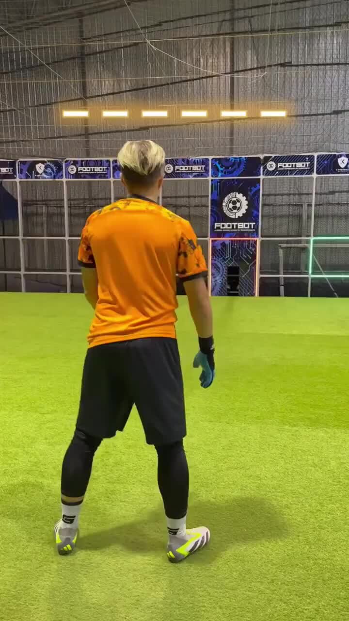 FootBot Тренировка вратаря ввод мяча в игру Дзен