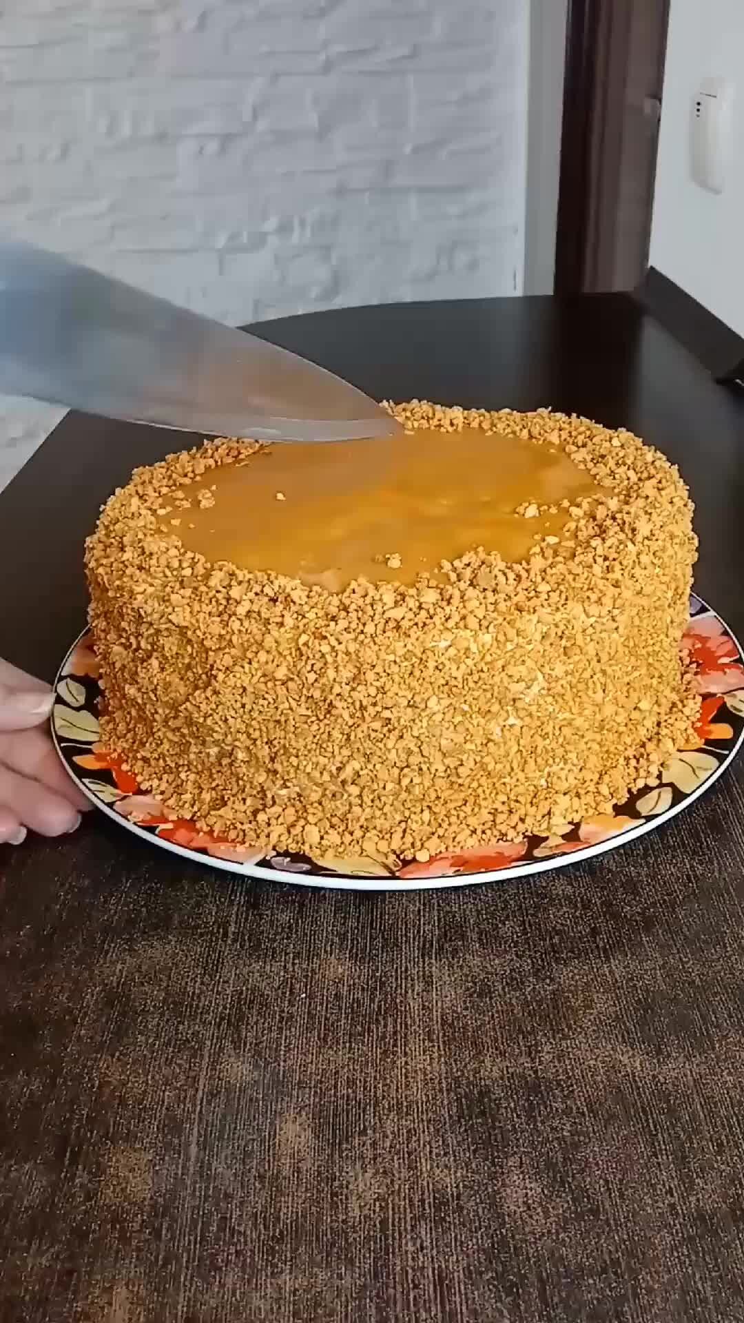Торт карамельная девочка