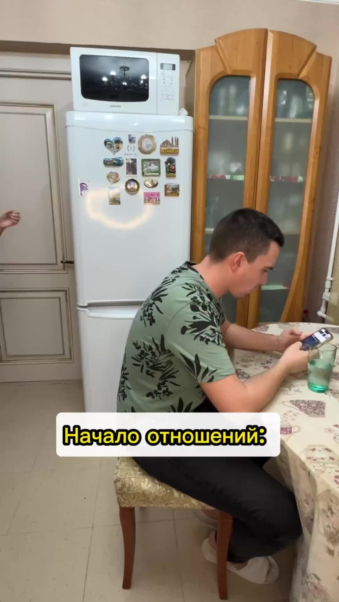 Короче всем пока. 10 лет спустя спустя надпись. Встреча выпускников через 5 лет. Встретились спустя пять лет. 10 лет спустя надпись.