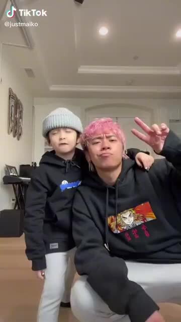 Костюм тиктока. Тик ток девочки 14 лет. Ава роуз американская тиктокерша. Толстовка тик ток. Тик ток девочка 10 лет.