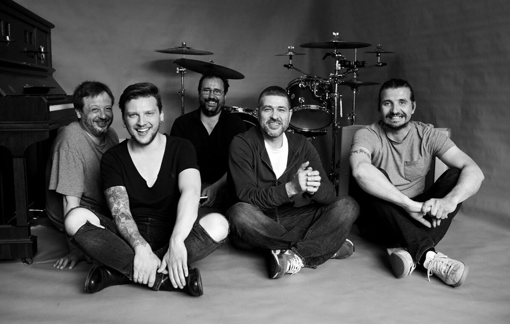 Песенка новогодний хоровод. Новогодняя песенка ноты. Песня добрый год. Песня здравствуй дедушка мороз. Это дедушка мороз ноты.