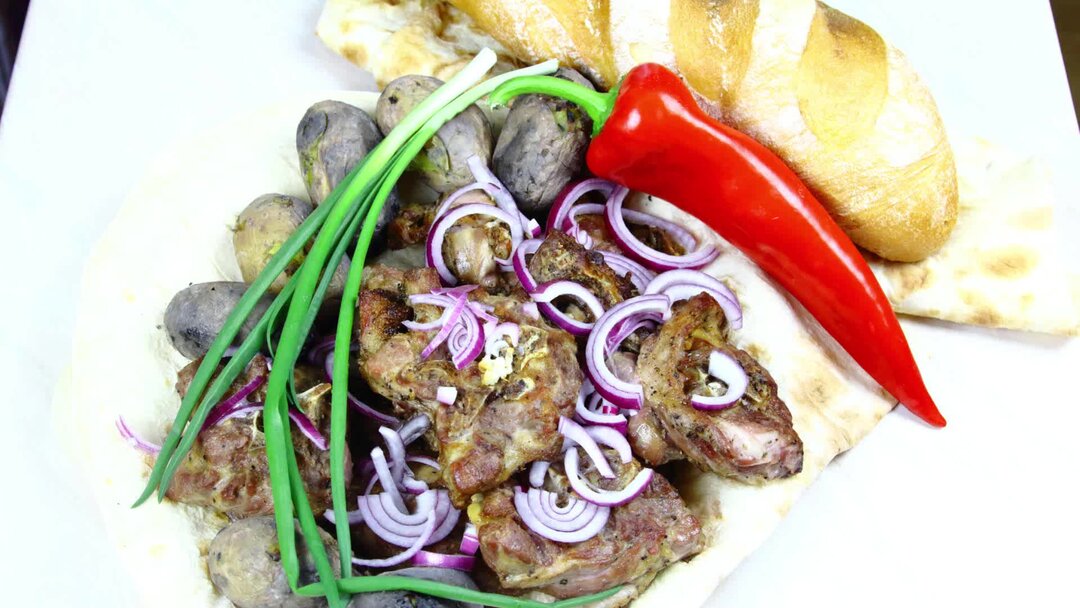 Мясо свинины в маринаде. Маринад для шашлыкарецепиы. Маринад для шашлыка из свинины. Маринад для свинины шашлык. Шашлык из свинины.