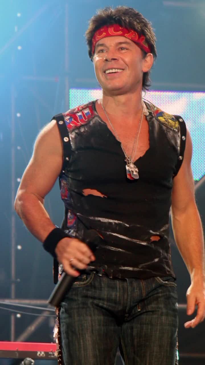 олег газманов 2000. олег газманов 2009. олег газманов на сцене. олег газманов в молодости. олег газманов фото.