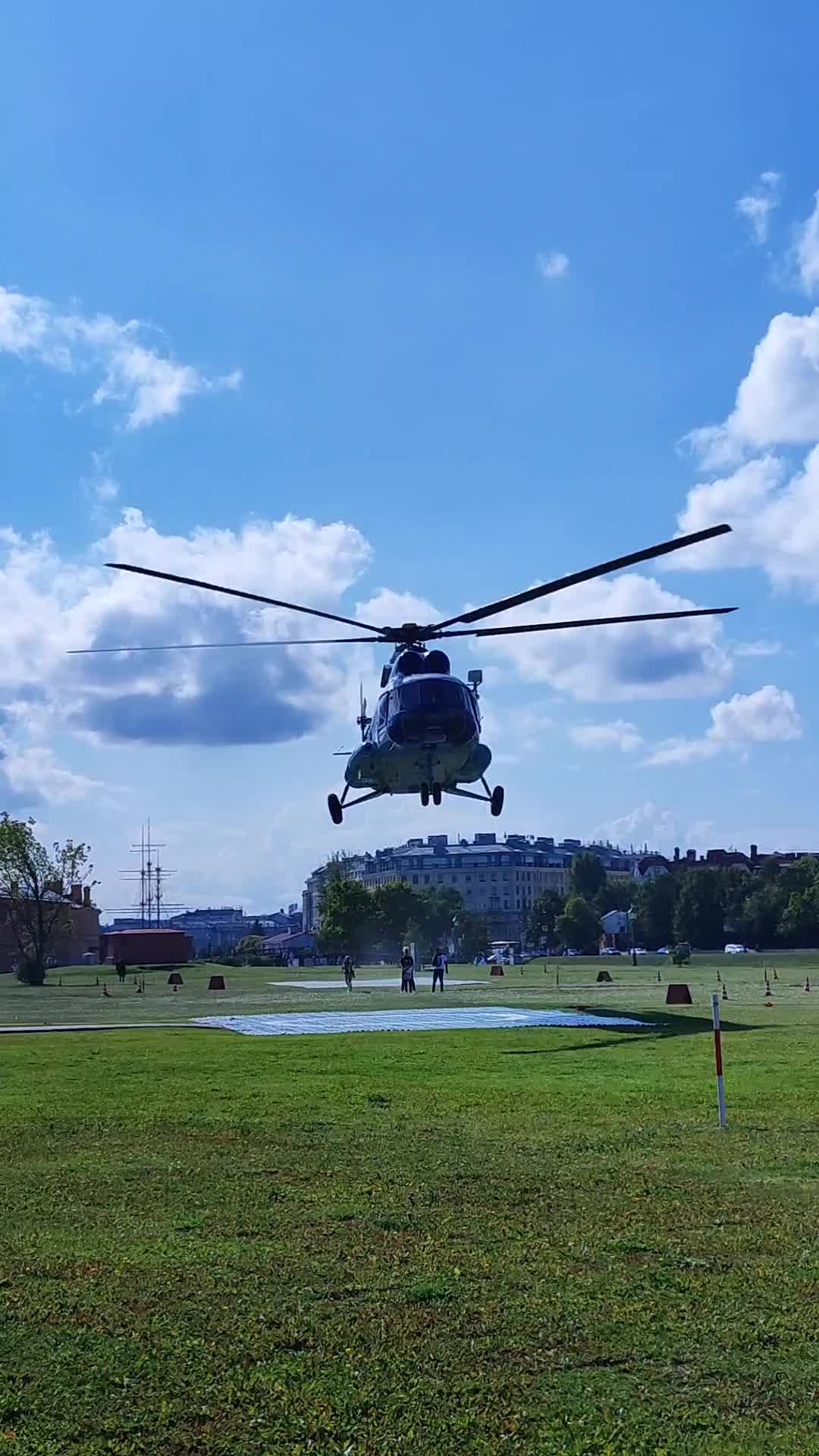 вертолетная экскурсия спб. вертолет над питером. на вертолете над питером. вертолетная прогулка r44. вертолетная экскурсия санкт-петербург петропавловская крепость.