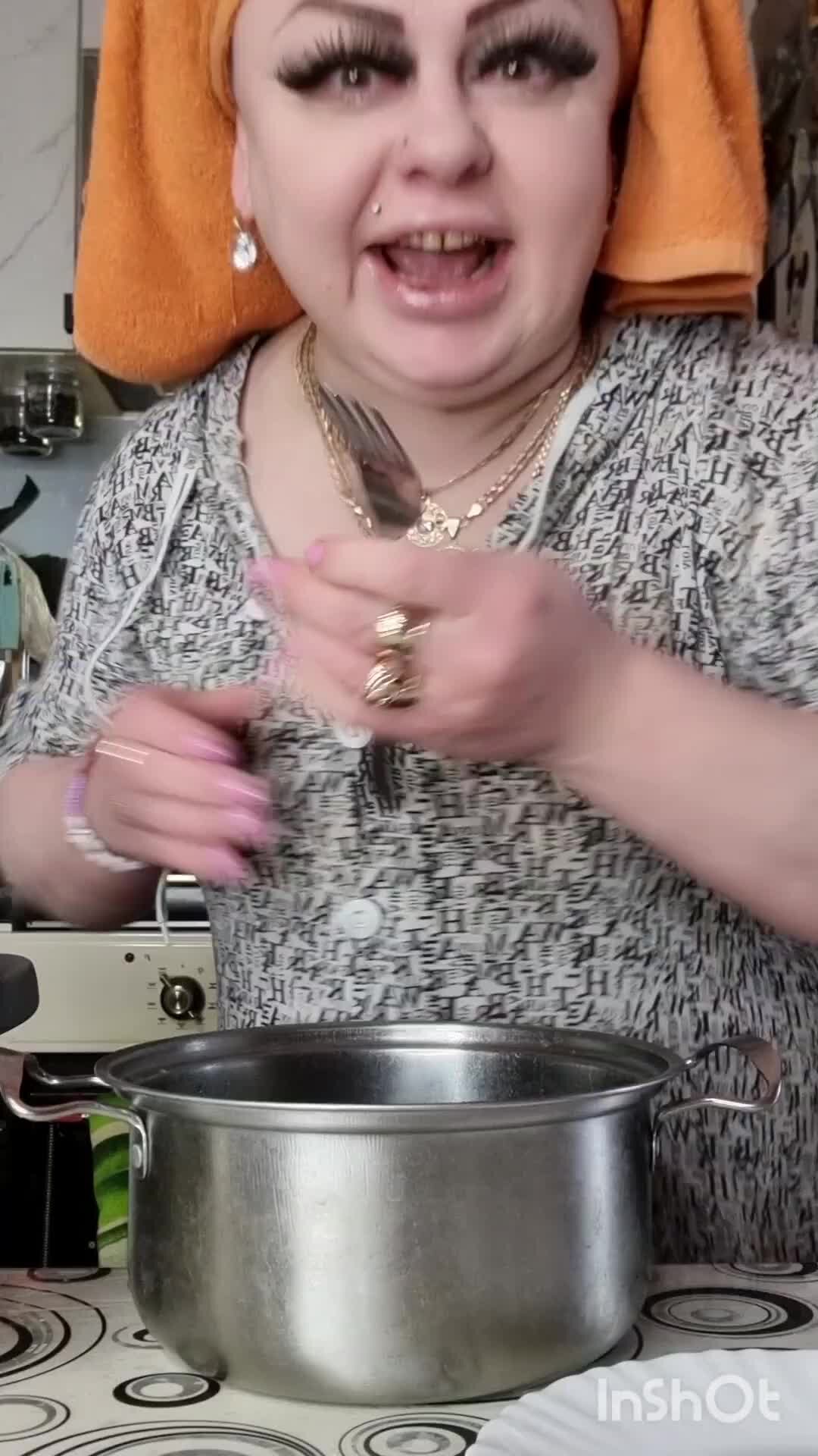 Тот кто запятая. Тентен. Тотот. Пробел перед запятой мем. Автор книги тот самый.