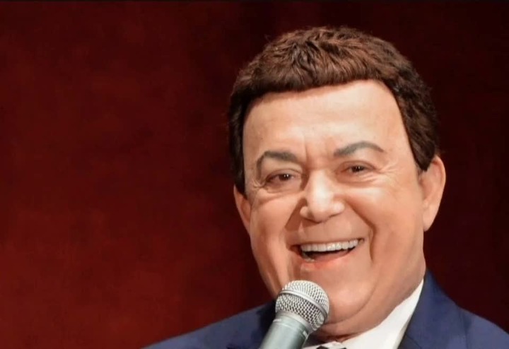 Иосиф кобзон розы. Кобзон фото. Иосиф кобзон 2018. Иосиф кобзон розы. Иосиф давыдович кобзон.