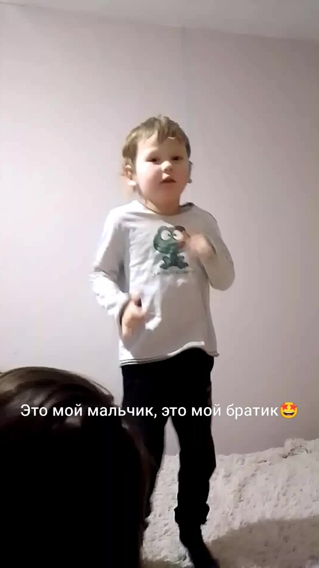 мама сводных брата и сестры. дети брат и сестра. мама сводных брата и сестры. тоби магуайр джейк джилленхол натали портман. на природе девочки и мальчики.