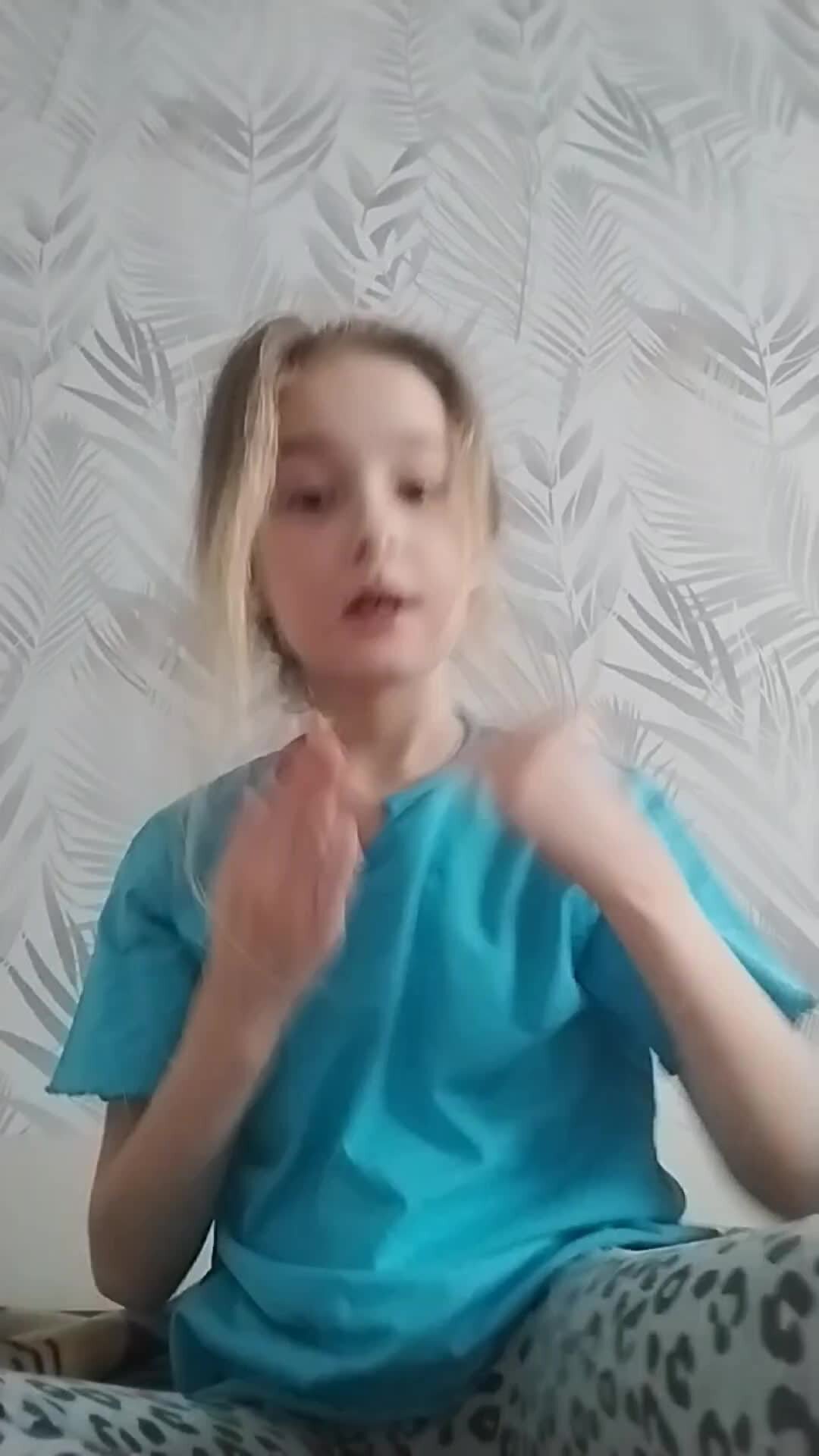 Популярные тренды в тик ток. Песни в тренде 2024. Девушка. Песни в тренде 2024. Тренд с песней.