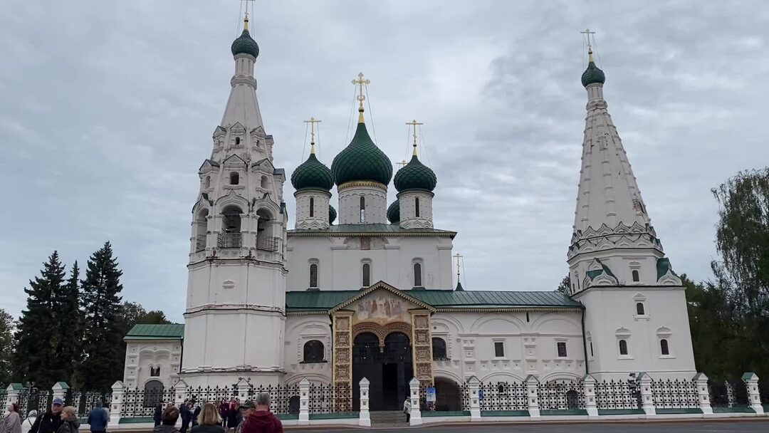 Набережная реки волги ярославль. Работы в ярославле за волгой. Стрелка волги и которосли ярославль. Набережная реки волги ярославль. Затопленная набережная рыбинск.