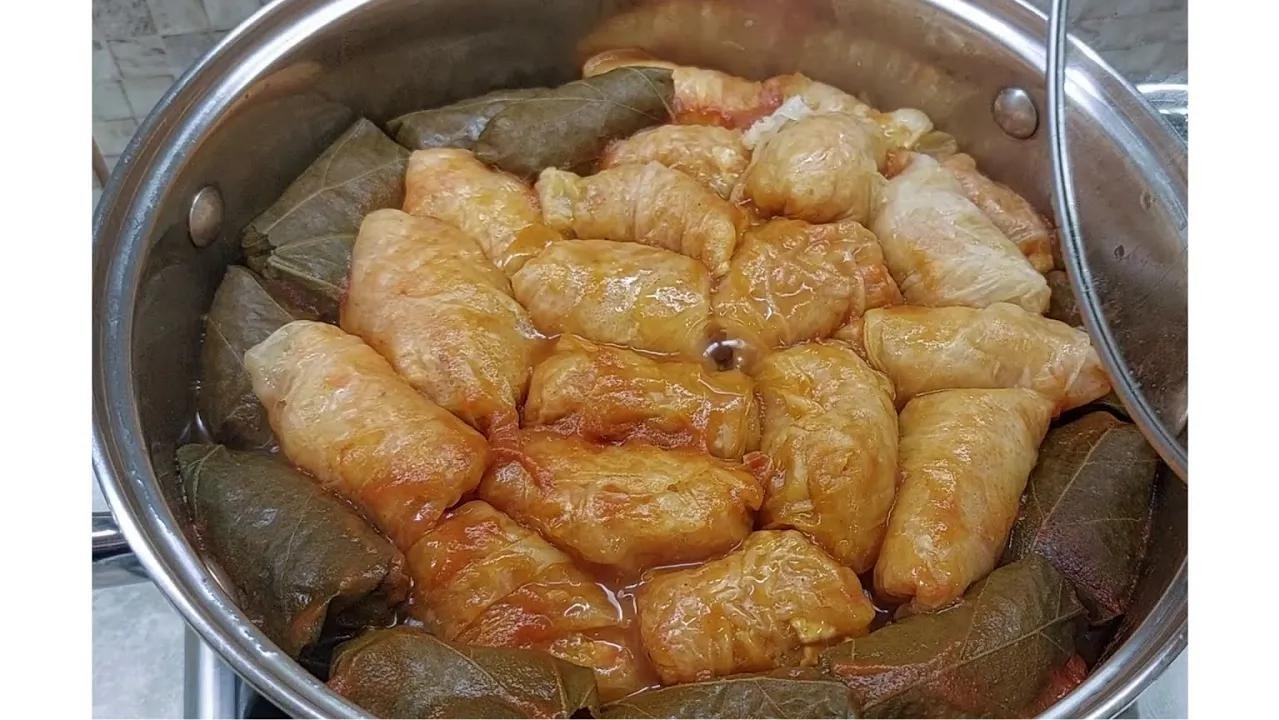 Голубцы из духовки. Голубцы с капустой. Голубцы в капустных листьях. Голубцы из пекинской капусты. Голубцы из свежей капусты.