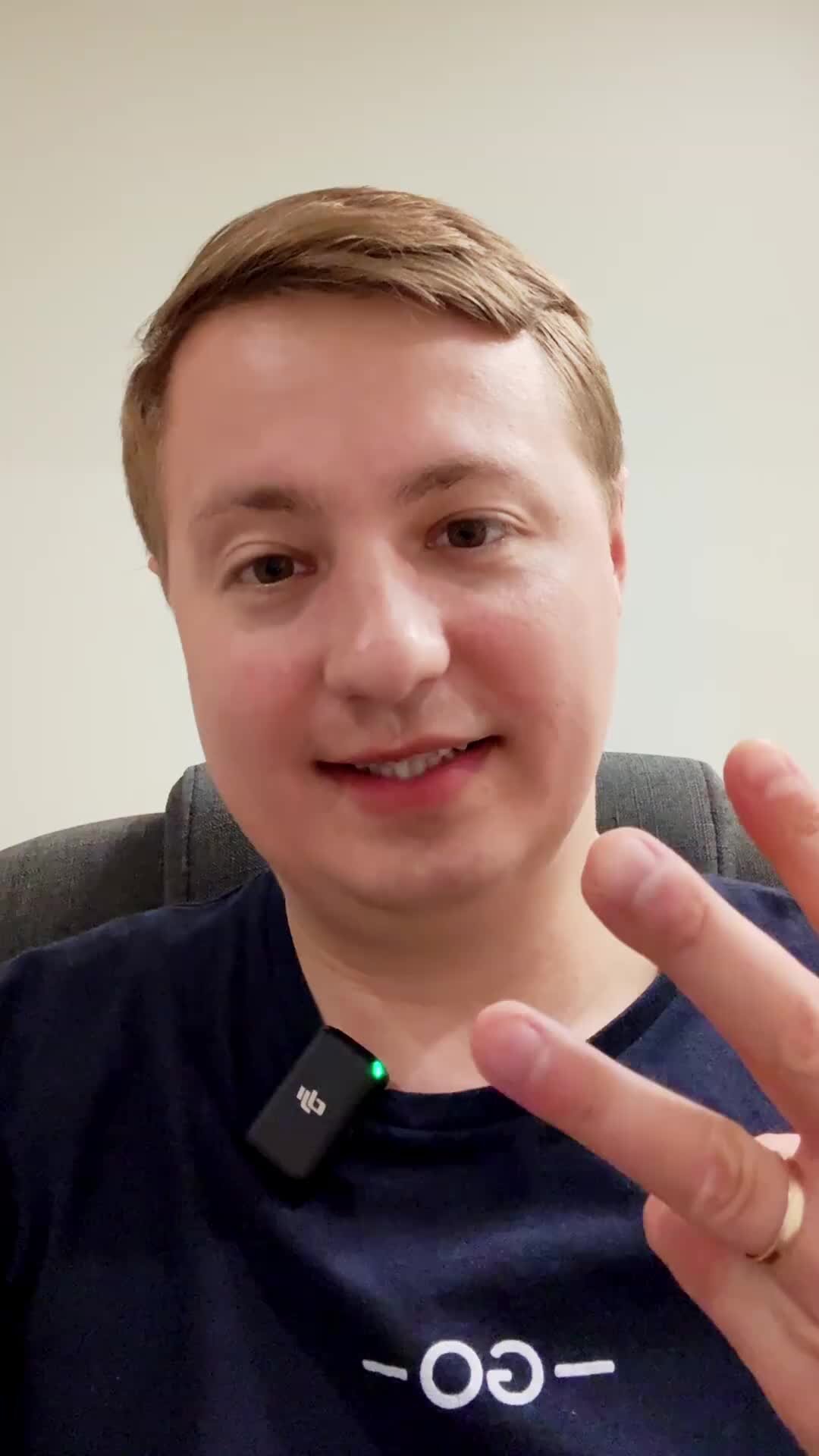 в окно не стучать. обращаться в окно. навальный в окне. ветки деревьев на окно. у окна.