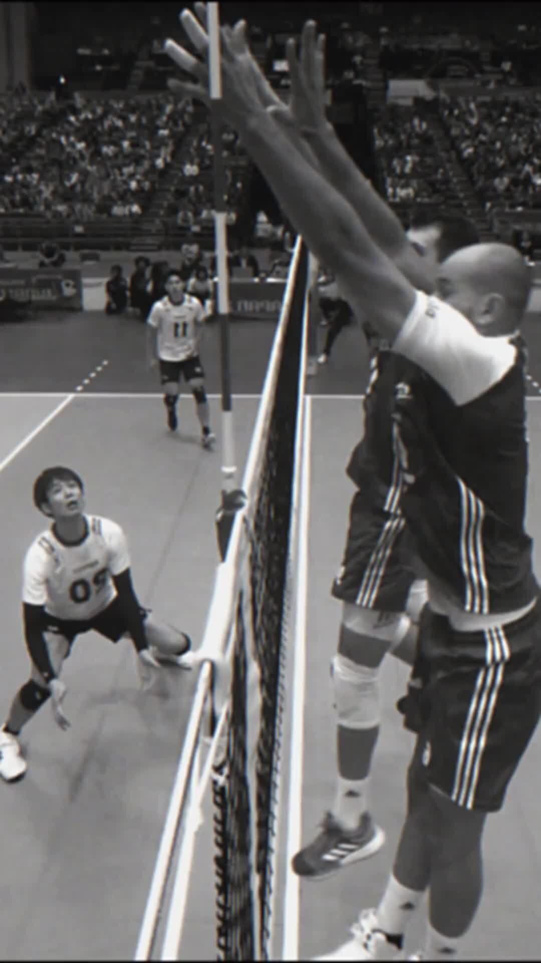 RSport - Волейбол | Блокирующий коснулся ногой мяча при приземлении ...