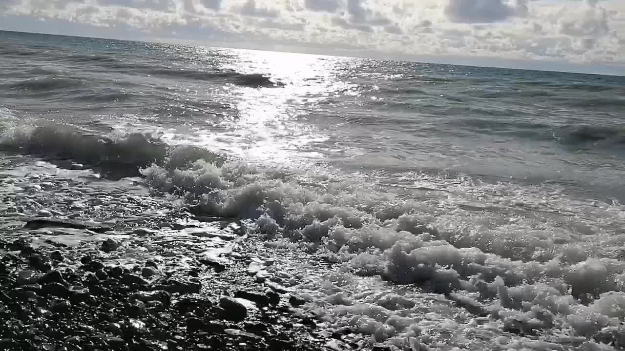 Шум прибоя. Шум морского прибоя. Шум морского прибоя. Черное море абхазия прибой. Шум прибоя.