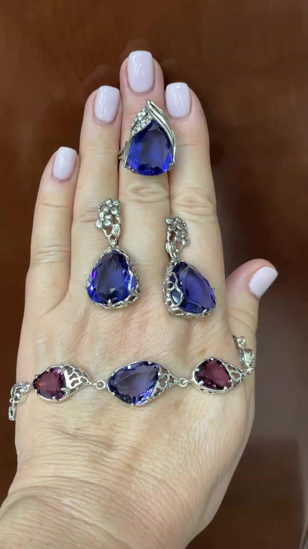 Серьги рубин циркон. Ювелирные украшения. Магазин серебряных украшений в москве. Эксклюзивные серебряные украшения. Ювелия серебро серьги.