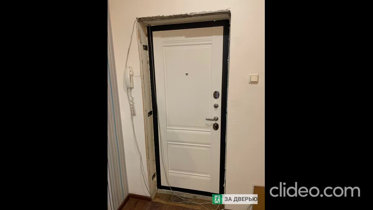 установщик межкомнатных дверей. монтаж металлической двери. установка входной металлической двери под ключ. установщик межкомнатных дверей. железная дверь с зеркалом входная в квартиру.