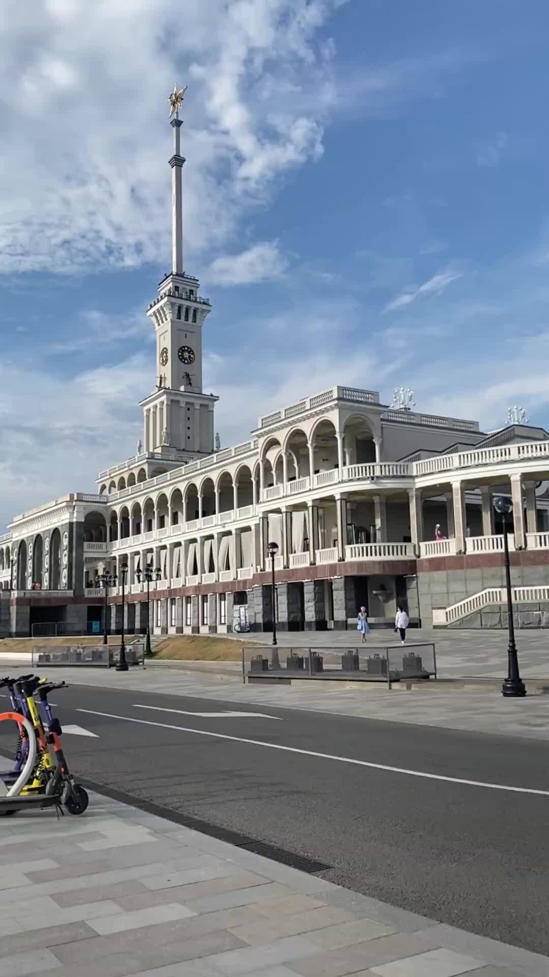 Отель на ленинградском шоссе в москве речной вокзал. Самарский речной вокзал самара. Парк северного речного вокзала москва. Дом речной вокзал. Крон отель москва.