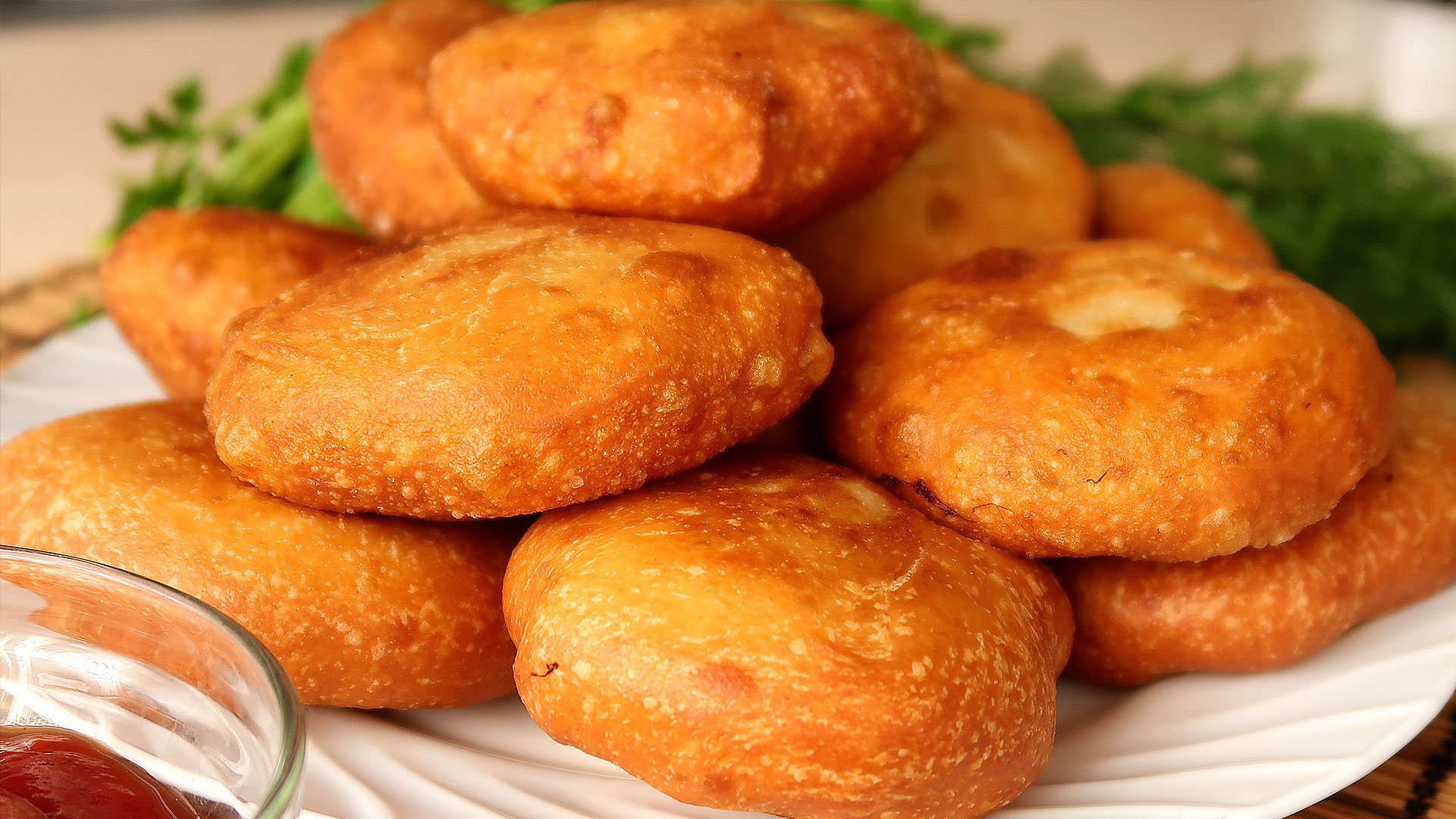 Фарш в тесте рулет. Готовим фарш в тесте. Готовим фарш в тесте. Рулет из слоёного теста с фаршем. Фарш в тесте в духовке.