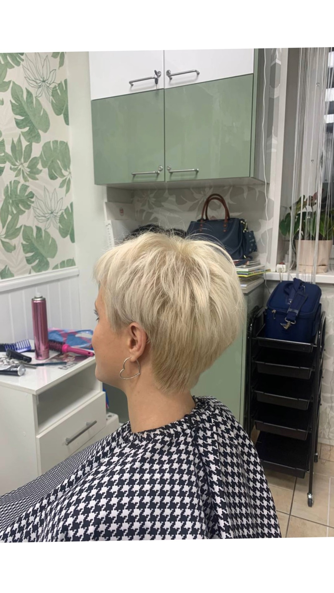 Студия причесок. Спб хвост и грива парикмахерская. Алексей осипчук салон в спб. Салон красоты британия кудрово. Автоматизация парикмахерской.