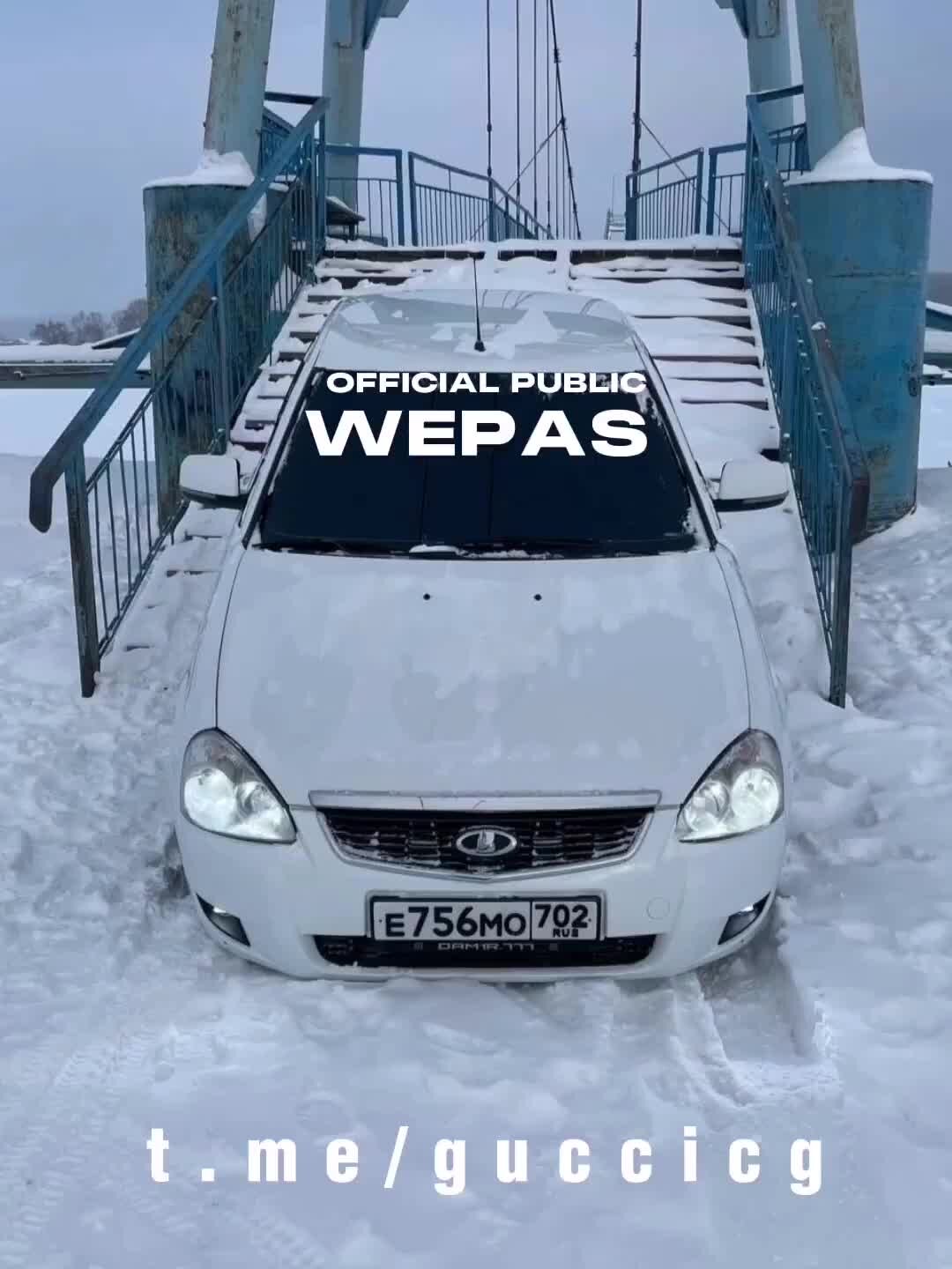 девушка со слезой на щеке. девушка в слезах. девушка со слезой на щеке. слёзы по щекам. слезы по щекам фф.