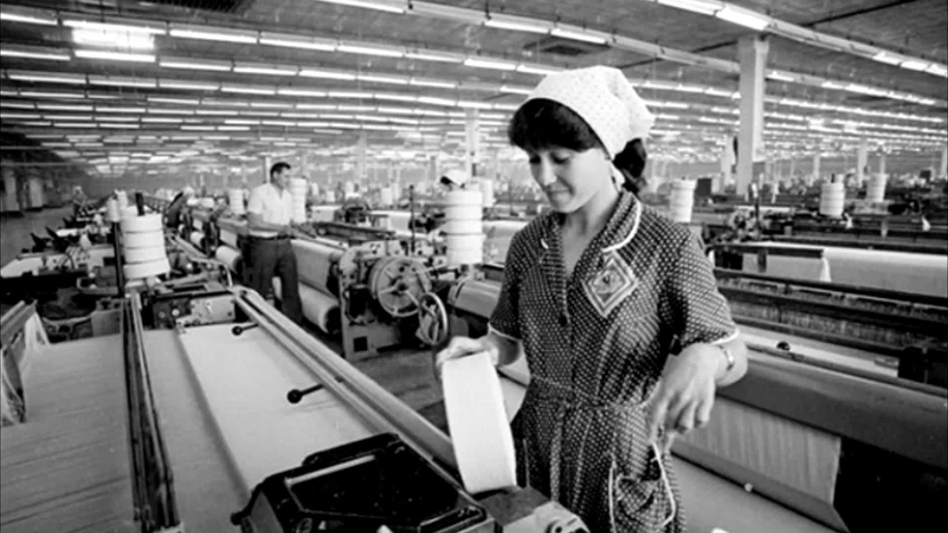 Третья ткацкая фабрика орехово-зуево. Ткачихи на фабрике иваново. Иваново ткацкая фабрика 19 век. Ткачиха иваново. Третья ткацкая фабрика орехово-зуево.