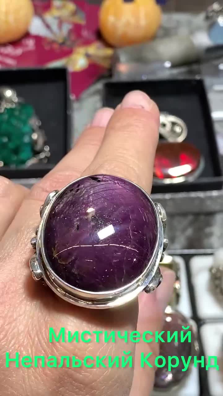 камни коктебеля полудрагоценные. карадагский сердолик. содалит облик кристаллов. граненые камни минералы самоцветы. драгоценные камни.