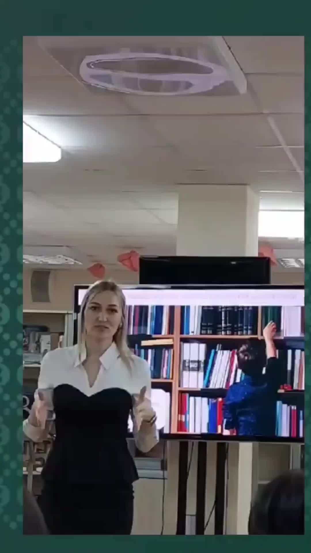 История слов школа гимназия лицей. Песня осень лицей. Песня лицей осень текст песни. Осень песня слова. Осень лицей аккорды.