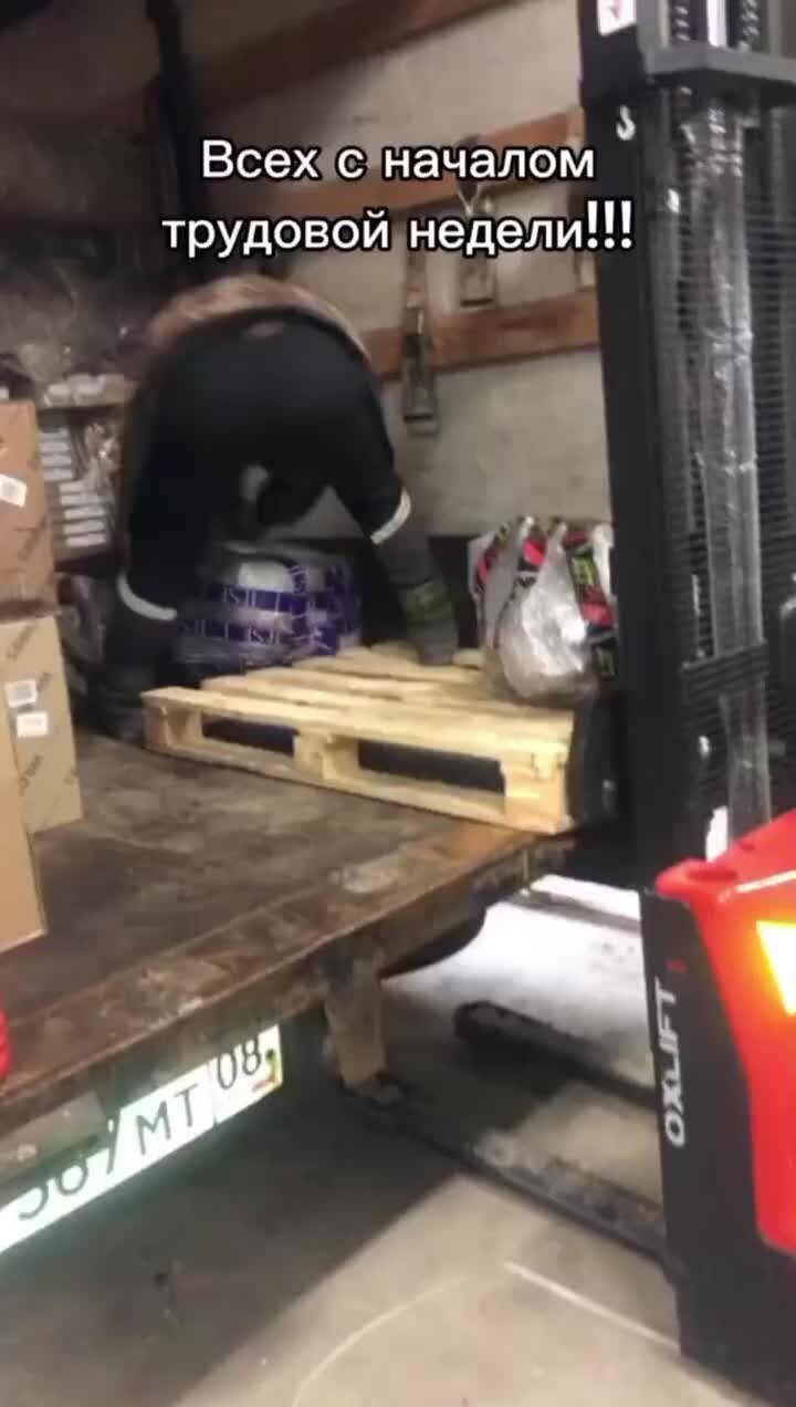 фура спецсвязь. водитель большегрузного автомобиля. водитель дальнобойщик. водитель дальнобойщик. водитель-экспедитор категории с.