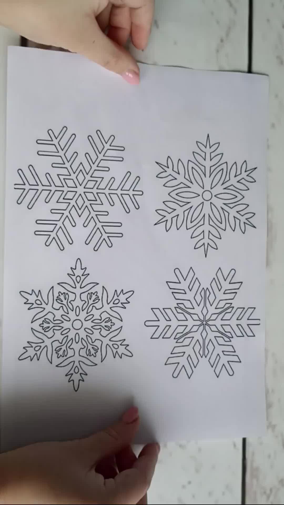 Как делать новогодние снежинки из бумаги своими руками