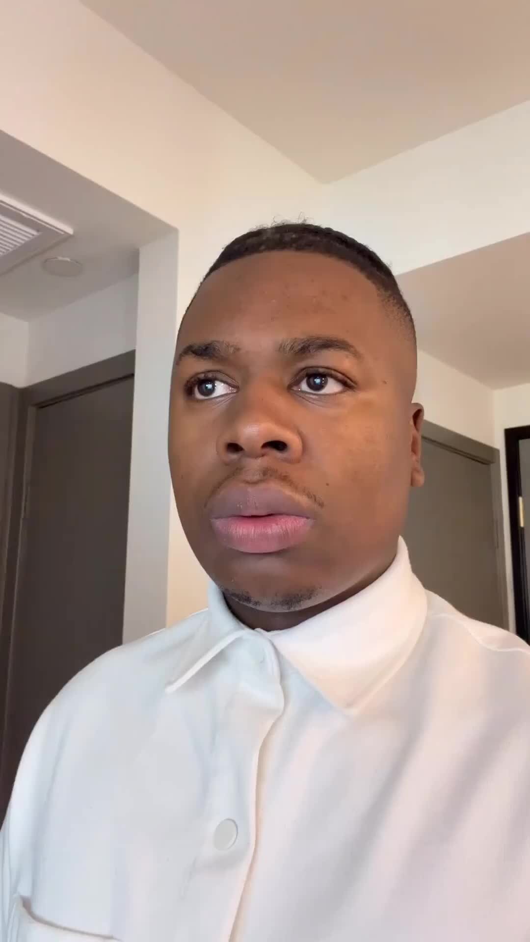 сокращенный день на работе. первый рабочий день в школе. школьный фон.