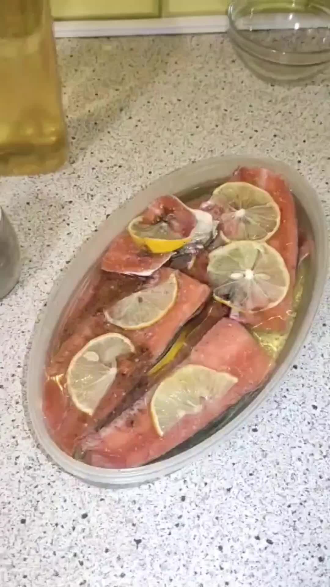 Как посолить горбушу видео. Горбуша соленая в домашних. Горбуша слабосоленая. Кета семужного посола. Рыба красная горбуша соленая.