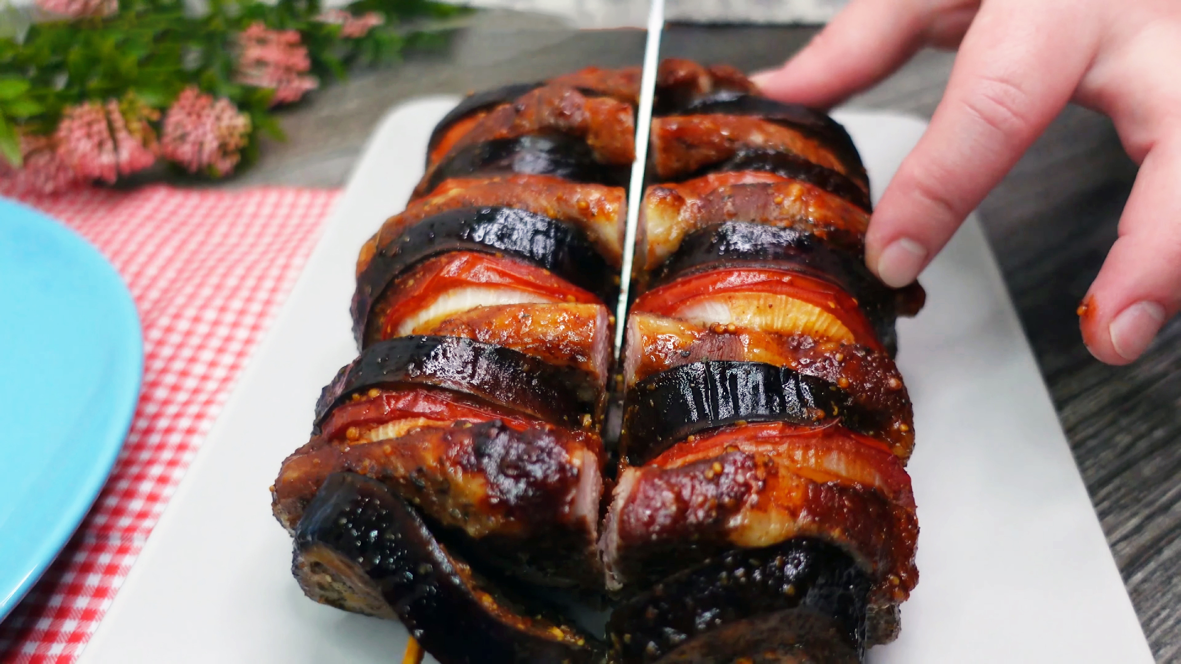 что запечь в духовке. ребро свиное с корейки. рецепты праздничных мясных блюд в духовке. мясные блюда на праздничный стол. свинина в духовке.